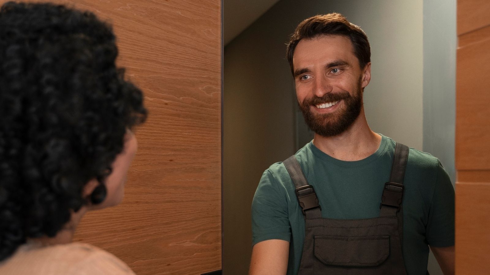 Qué hacer si te quedas fuera de casa de madrugada