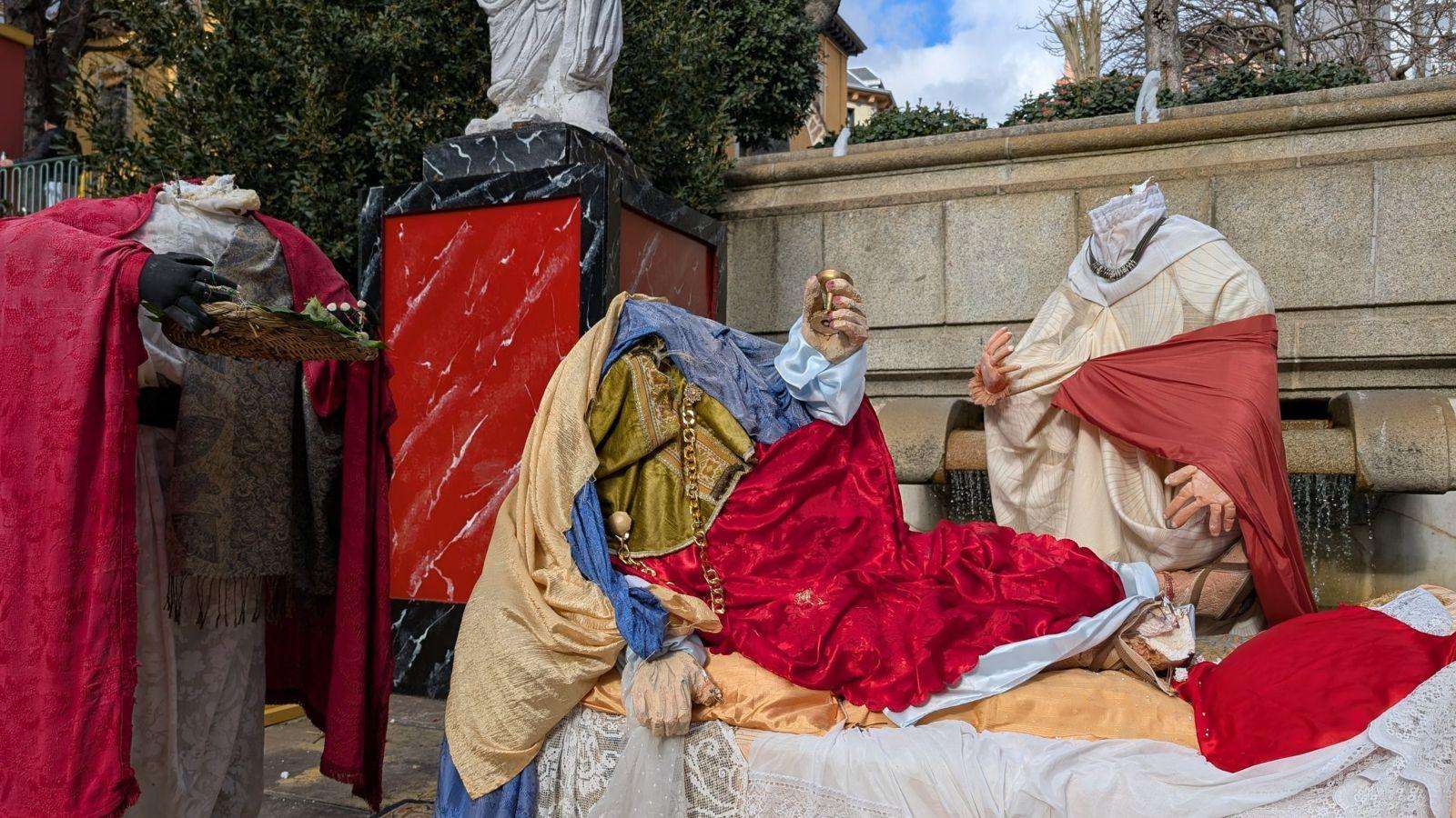 Varias figuras vandalizadas y pintadas en el belén municipal de San Lorenzo de El Escorial