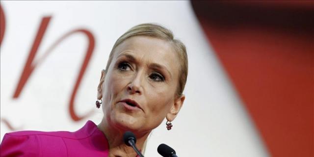 Cifuentes, partidaria de prohibir que las motos circulen por el carril-bus
