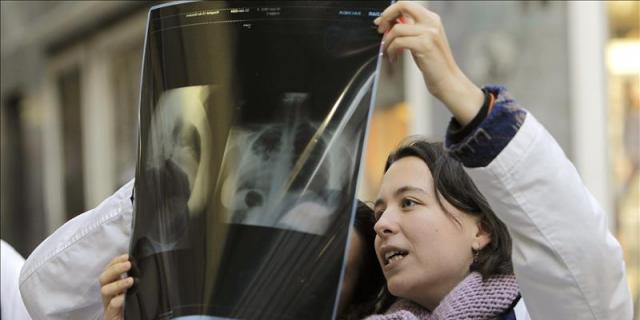 Sanidad convertirá a un número "importante" de eventuales en interinos