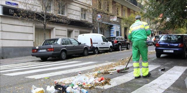 Botella cobrará a las empresas 300.000 euros como coste de la huelga de limpieza Botella cobrará a las empresas 300.000 euros como coste de la huelga de limpieza