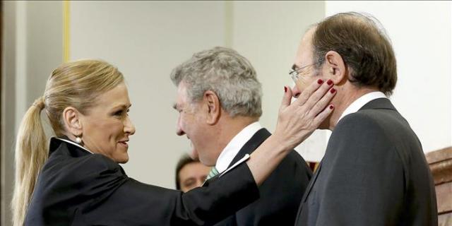 Cifuentes: "Cualquier paso para cambiar la Constitución debe consensuarse"