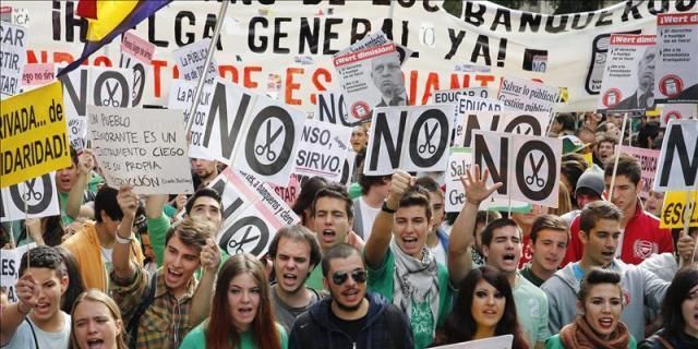 Madrid pide ayuda a Interior por el cúmulo de protestas en Sol