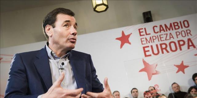 Tomás Gómez califica de "insulto" el regalo de delantales el Día de la Mujer