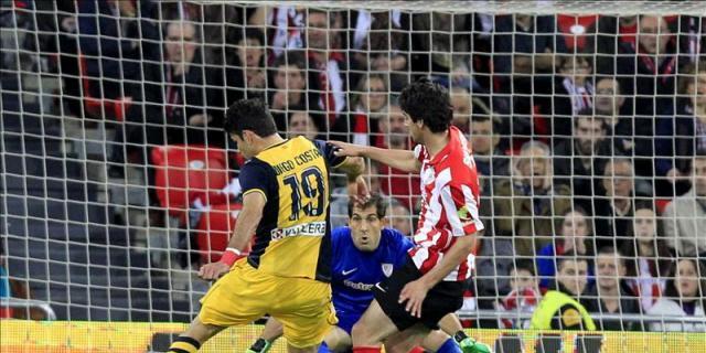 1-2. El Atlético y Diego Costa aguantan el liderato con un recital en Bilbao
