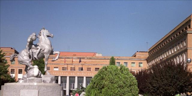 Paralizan los trabajos con los cadáveres acumulados en la UCM