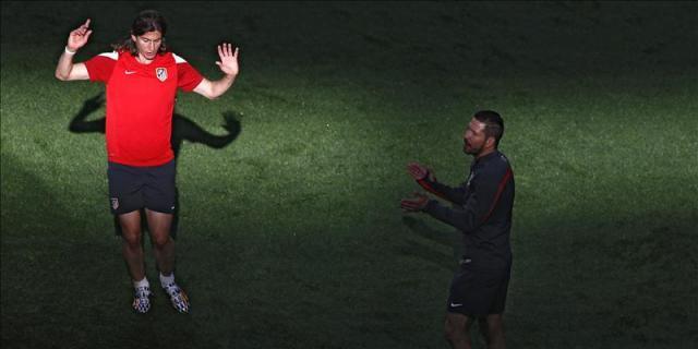 Filipe Luis se retira del entrenamiento por un golpe en el muslo derecho