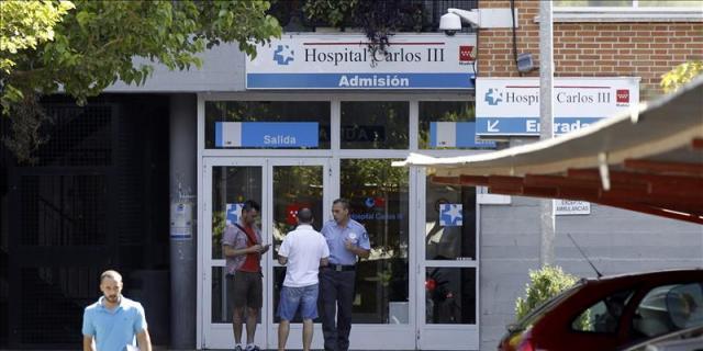 La "Marea blanca" pide la reapertura del hospital Carlos III