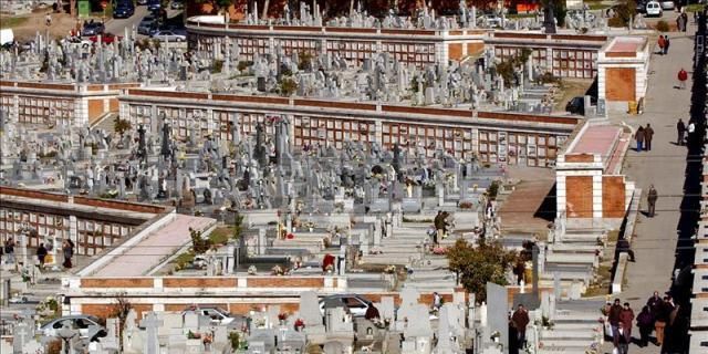 Medio millón de personas hacia los cementerios de Madrid