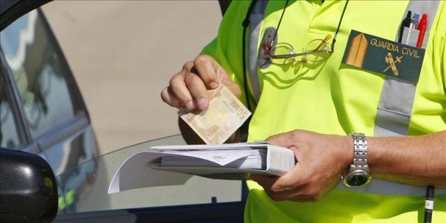 Lozoyuela niega haber pedido a la Guardia Civil retirar una multa al alcalde de Buitrago