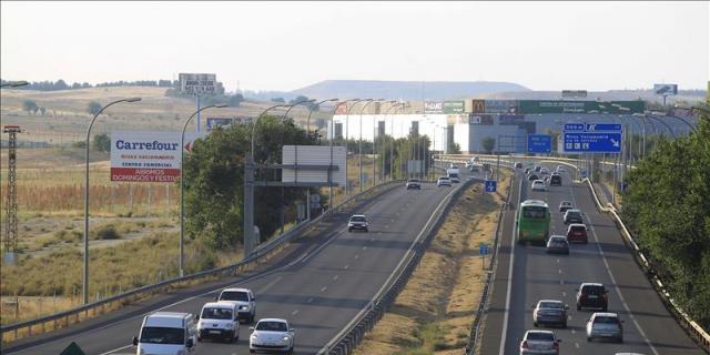 Pinto reduce al mínimo legal el impuesto de vehículos