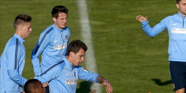 Entrenamiento de los suplentes y fisioterapia para Mandzukic