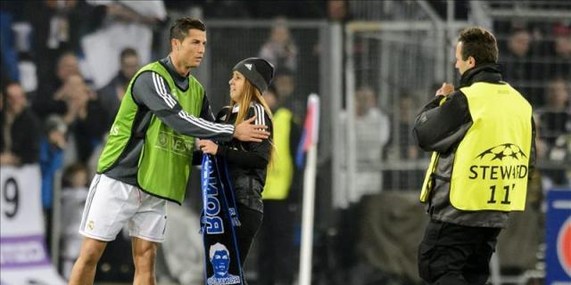 La UEFA abre expediente disciplinario al Basilea por la invasión del campo de varios seguidores