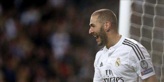 Subastan una camiseta firmada por Benzema para ayudar a los niños bosnios