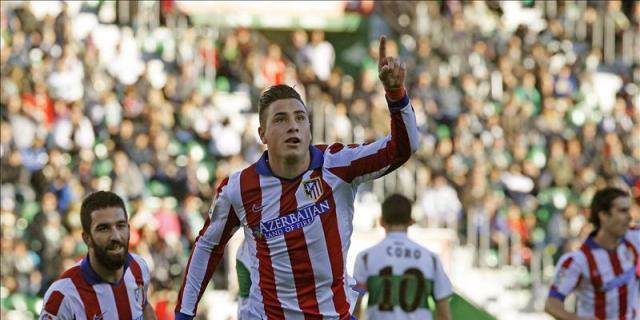 El Atlético rechazó una oferta del City por Giménez, según la prensa inglesa