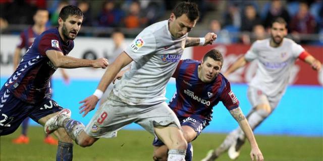 1-3. El Atlético sentencia en menos de media hora sobre el barro