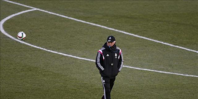 Ancelotti dirige la primera sesión de 2015 con Mestalla como objetivo