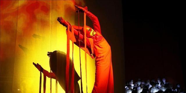La Fura dels Baus le "canta a la vida" en Madrid con su "Carmina Burana"