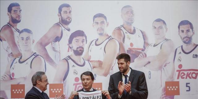 El Real Madrid ofrece la Copa del Rey a los madrileños en el Ayuntamiento