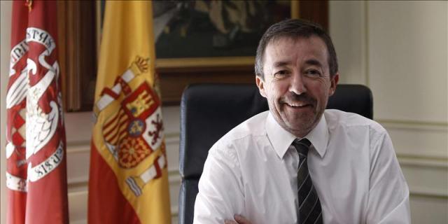 Carrillo puede convocar "hoy mismo" las elecciones a rector