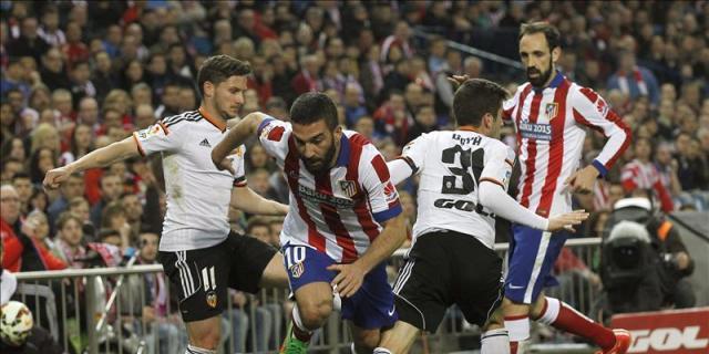 Arda Turan se entrena con normalidad junto a sus compañeros