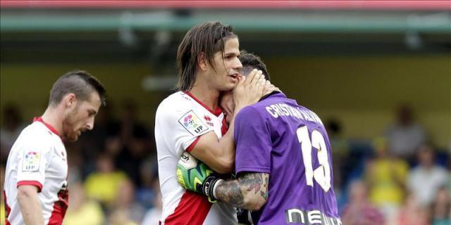 Cobeño ocupa el puesto de Cristian Álvarez minutos antes del inicio