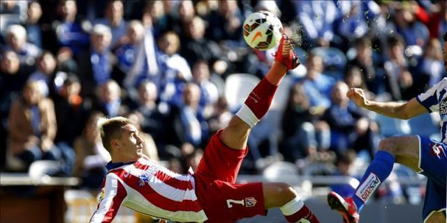 1-2. Griezmann da tres puntos al Atlético ante un Deportivo que no hace daño
