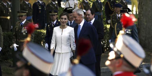 Morenés: "Las Fuerzas Armadas forman parte fundamental de la sociedad"