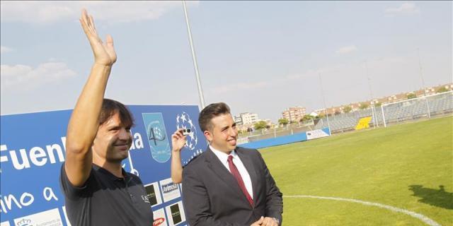 Un millar de personas recibe a Morientes, nuevo entrenador del Fuenlabrada