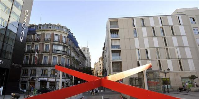 Cifuentes se alegra de que una plaza en Madrid lleve el nombre de Pedro Zerolo