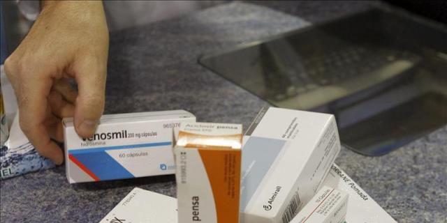 Los 'sin papeles' ya pueden adquirir medicamentos al 40% de su coste