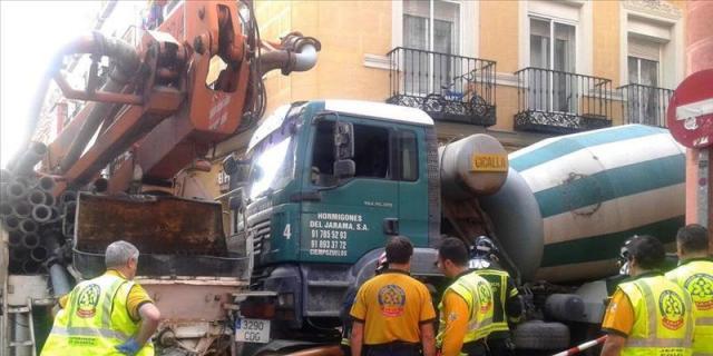 Muere un conductor aplastado por un camión hormigonera en el centro de Madrid