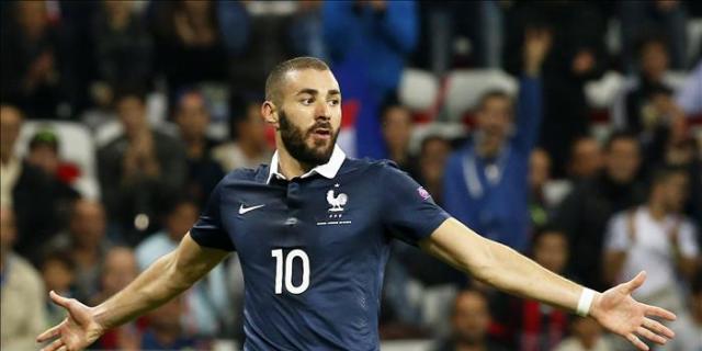 Benzema se retira con molestias tras firmar un doblete contra Armenia
