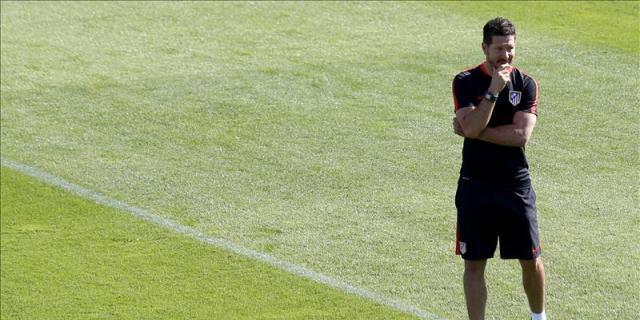 Simeone recupera a Juanfran a la espera de nueve internacionales