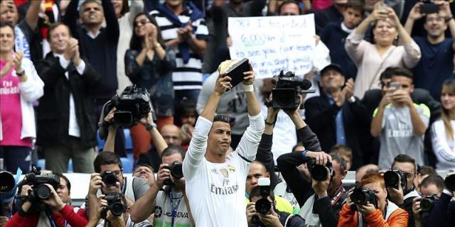 Cristiano Ronaldo ofrece a la afición su cuarta Bota de Oro