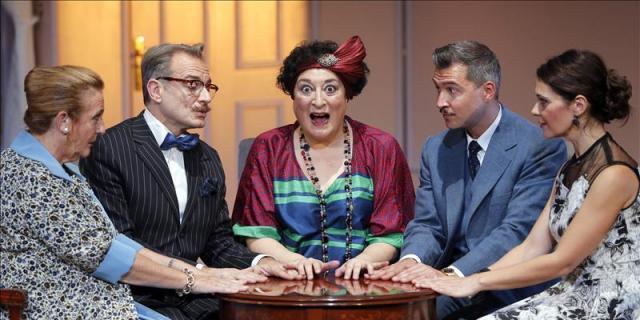 Berta Ojeda despierta el "espíritu burlón" de Carla Hidalgo en el teatro