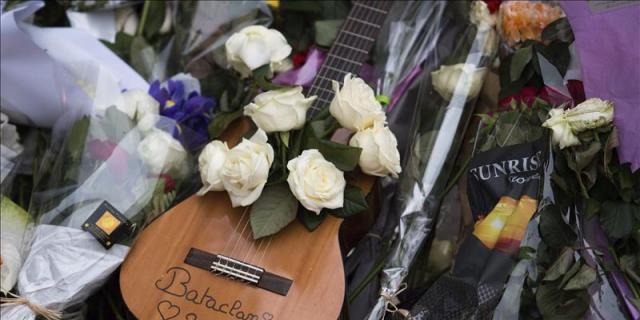 Comunidad y Ayuntamiento de Madrid, la Asamblea y la Delegación de Gobierno guardan silencio por París