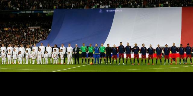 Real Madrid y Barcelona rinden un emotivo homenaje a las víctimas de París