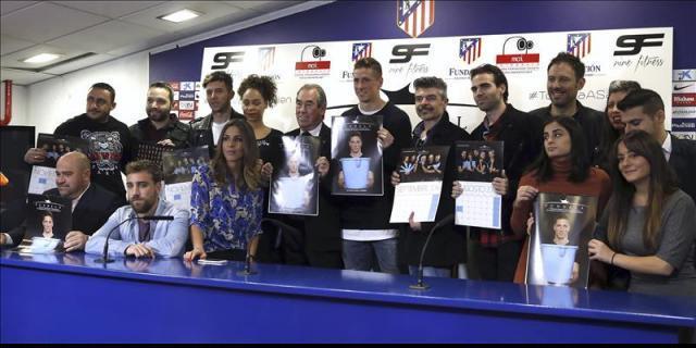 Fernando Torres y el Atlético presentan un calendario solidario con Fundela