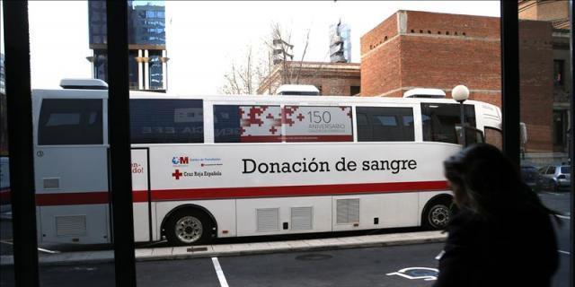 Cifuentes cree "sectario" que varios ayuntamientos impidan donar sangre a la Cruz Roja