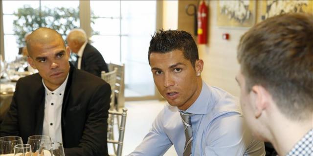 Cristiano muestra su casa en Madrid y felicita las navidades en un vídeo