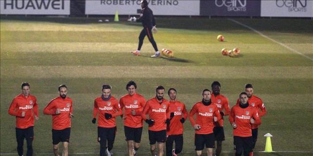 El Atlético volvió al trabajo sin Godín, Giménez y Correa