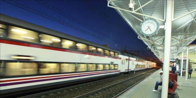 Las Rozas subvenciona el pago del abono transporte anual a los mayores