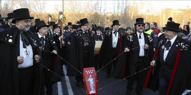 Alumnos de Bellas Artes de Aranjuez recuperan el entierro de la sardina