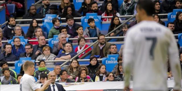 El público del Bernabéu se pronuncia: "la final de Copa no se juega aquí"