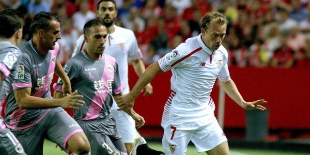 El Sevilla quiere afianzar su quinta plaza y el Rayo prolongar su buena racha