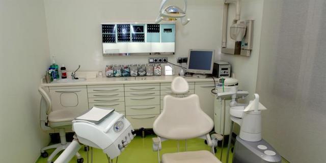 Facua advierte del cierre de varias clínicas de la cadena Mi Dentista en Madrid
