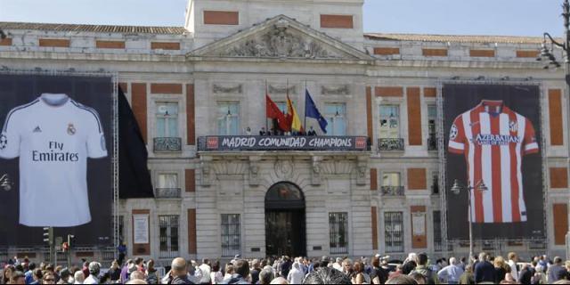 Los escudos del Real Madrid y del Atlético lucirán en Sol