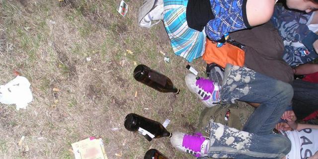 El Ayuntamiento pedirá a la Comunidad que no sancione a los menores por el botellón