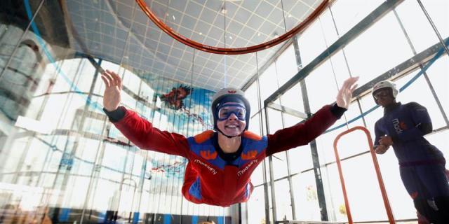 José de la Uz visita el mayor simulador de caída libre de Europa